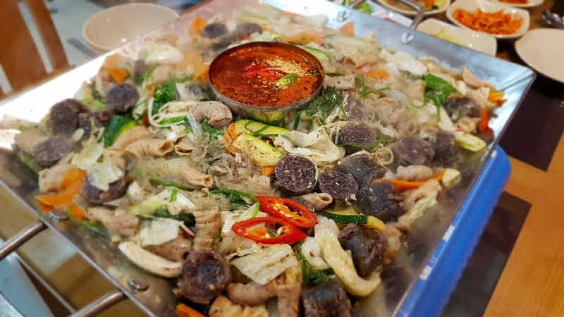 이가 빽순대 굴보쌈 곱창전골